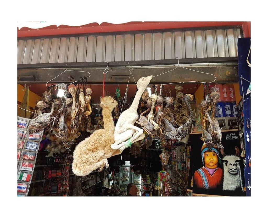Foto: Pasar yang Menjual Jimat dan Benda Sihir