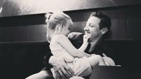 Momen Manis Jeremy Hawkeye Renner Bersama Putrinya