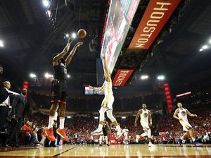 Hajar Warriors di Gim Kedua, Rockets Samakan Kedudukan Hajar Warriors di Gim Kedua, Rockets Samakan Kedudukan