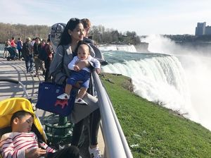 Foto: Travelingnya Titi Kamal & Sang Buah Hati di Kanada