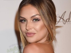 Tunangan, Bintang Reality TV yang Dicap Pelakor Diberi Cincin Rp 2,2 M