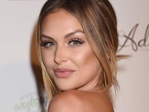 Tunangan, Bintang Reality TV yang Dicap Pelakor Diberi Cincin Rp 2,2 M Tunangan, Bintang Reality TV yang Dicap Pelakor Diberi Cincin Rp 2,2 M
