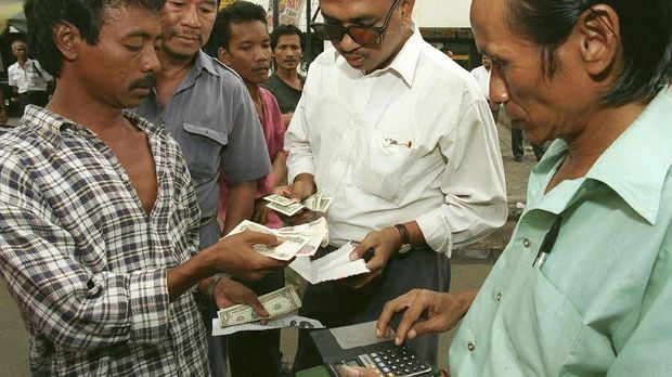 Kendati IMF memiliki tumpukan dosa terhadap ekonomi Indonesia, bukan berarti skema CBS jadi obat penawar krisis yang efektif.