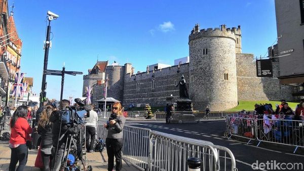 Melihat Kesibukan di Windsor Jelang Pernikahan Pangeran Harry-Meghan