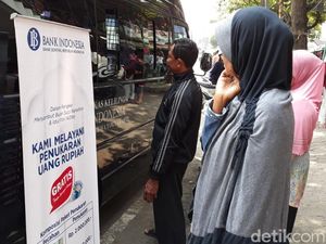 Warga Kulon Progo Serbu Mobil Penukaran Uang BI