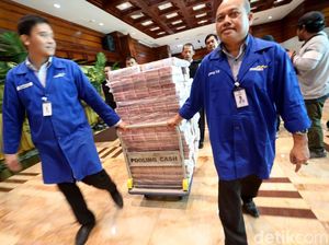Penampakan Tumpukan Uang Senilai Rp 87 M Penampakan Tumpukan Uang Senilai Rp 87 M