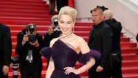 Indahnya Gaun Emilia Clarke di Cannes, Dibuat Selama 250 Jam