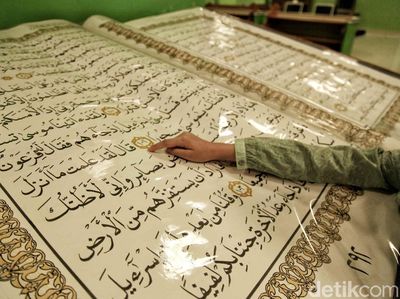 Wow! Ada Alquran Raksasa di Jakarta Islamic Centre