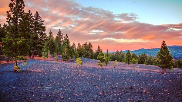 Foto: Bukit Pasir Warna-warni Layaknya Lukisan