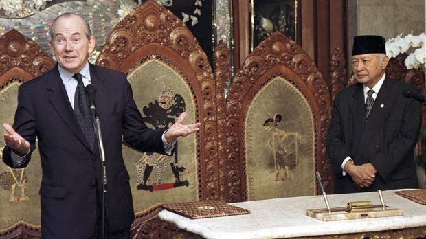 Kesepakatan antara Indonesia dan IMF pada 1998 memaksa ditutupnya 16 bank yang terindikasi tidak sehat. Namun hal itu malah memicu krisis menjadi lebih besar.