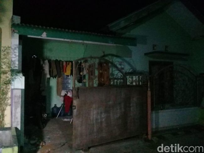Ini Rumah Terduga Teroris di Probolinggo yang Digerebek Densus 88 Ini Rumah Terduga Teroris di Probolinggo yang Digerebek Densus 88