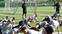 Itu dilanjutkan dengan sesi latihan di lapangan. (LiverpoolFC.com)