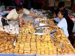 Jadi Ikon Santapan  Berbuka, Takjil Selalu Diburu Jelang Buka Puasa