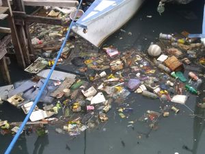 Pantai Losari Makassar Dipenuhi Sampah!