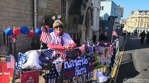 Perjuangan Fans, Rela Tidur di Jalan Demi Royal Wedding Harry-Meghan