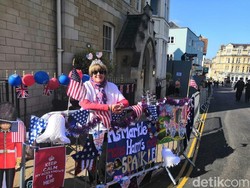 Cerita Dana, Jauh-jauh dari AS Demi Lihat Harry-Meghan Menikah