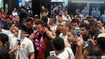 Tiba di Medan, Del Piero Dikalungi Kain Ulos