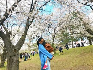 Titi Kamal Berbagi 5 Tips Bepergian Jauh dengan Anak