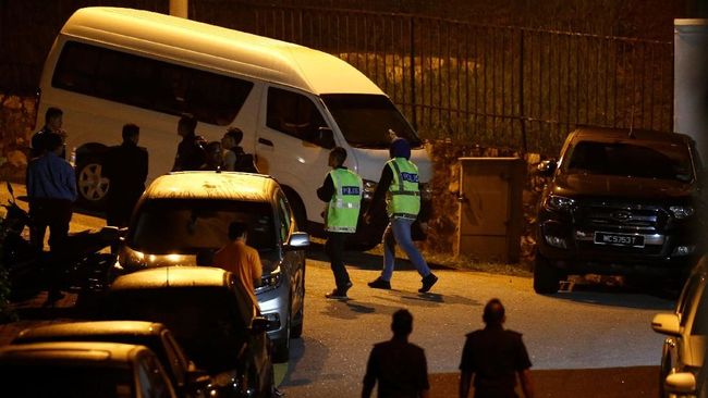 Putri Anwar Ibrahim Kritik Penggeledahan Dini Hari di Rumah Najib Putri Anwar Ibrahim Kritik Penggeledahan Dini Hari di Rumah Najib