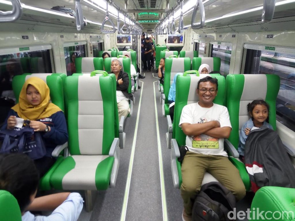 KAI Bagikan Menu Buka Puasa Hingga Sahur Gratis untuk Penumpang KAI Bagikan Menu Buka Puasa Hingga Sahur Gratis untuk Penumpang