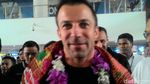 Tiba di Medan, Del Piero Dikalungi Kain Ulos