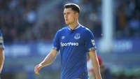 Pemain lain dari Everton yang krusial dalam kemenangan atas Manchester United adalah Michael Keane. Keane cekatan membendung serangan dari para pemain Setan Merah. (Foto: Alex Livesey/Getty Images)