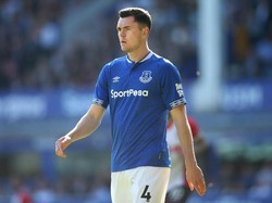 Pemain lain dari Everton yang krusial dalam kemenangan atas Manchester United adalah Michael Keane. Keane cekatan membendung serangan dari para pemain Setan Merah. (Foto: Alex Livesey/Getty Images)