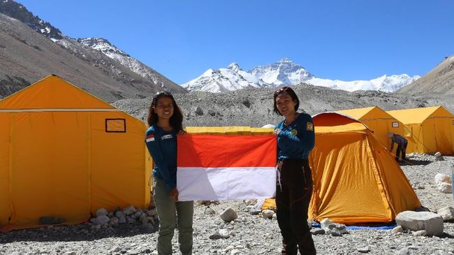 Jokowi Ucapkan Selamat ke 2 Mahasiswi Unpar Pemuncak Everest Jokowi Ucapkan Selamat ke 2 Mahasiswi Unpar Pemuncak Everest