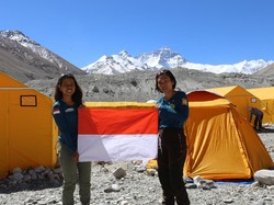 Bangga! 2 Pendaki Wanita Indonesia Tuntas Mendaki 7 Puncak Dunia