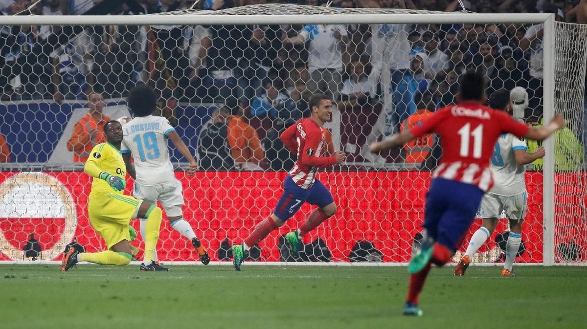 Antoine Griezmann membawa Atletico Madrid unggul 1-0 atas Marseille di babak pertama (Foto: Christian Hartmann/Reuters)