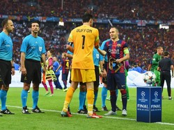 Buffon kembali tampil di final Liga Champions bersama Juve pada 2014/2015. Tapi ia kembali gagal setelah Juve dikalahkan Barcelona. Foto: Shaun Botterill/Getty Images