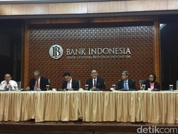 Agus Marto Batalkan Puasa di Tengah Pengumuman Bunga Acuan
