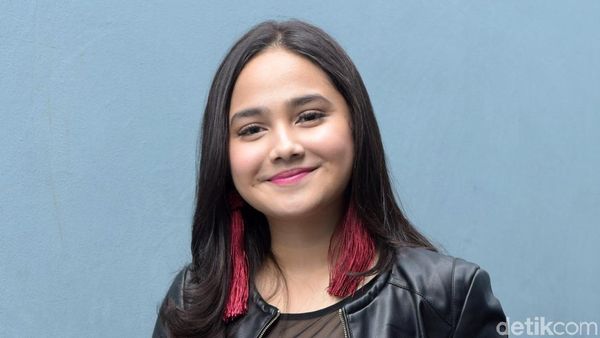 Gaya Syifa Hadju yang Tomboy tapi Manis