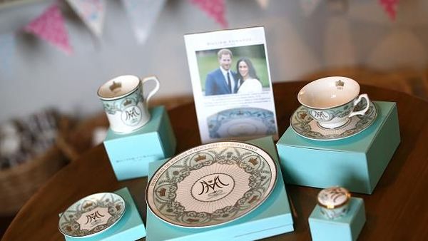 Intip Proses Pembuatan Souvenir Royal Wedding Inggris
