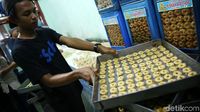 Melihat Industri Rumahan Kue Kering
