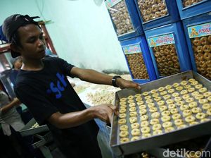 Melihat Industri Rumahan Kue Kering