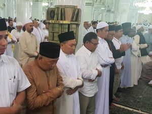 Ketua MPR Salat Gaib untuk Para Korban Teror di Tanah Suci