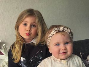 Lihat Foto Kakak-Adik Ini Bisa Bikin Hari Pertama Puasa Semangat