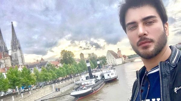 Foto: Liburannya Aktor Ganteng Pakistan, Imran Abbas