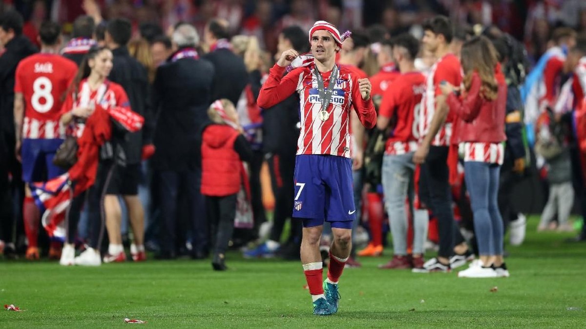 Kegembiraan Antoine Griezmann setelah Atletico Madrid menjuarai Liga Europa (Foto: Peter Cziborra/Reuters)