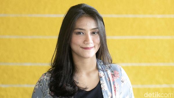 Ranie Palma Garang di Lapangan, Manis di Depan Kamera