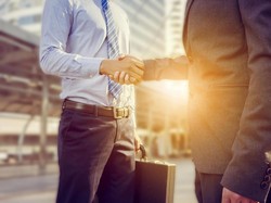 Pengertian Kewirausahaan, Ciri, Hakikat, dan Faktor yang Mempengaruhinya