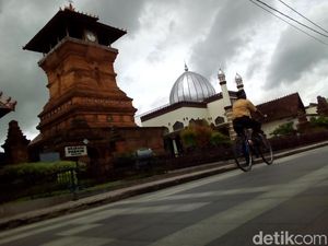 Diduga Salah Paham, Tukang Foto Pukul Peziarah di Menara Kudus Diduga Salah Paham, Tukang Foto Pukul Peziarah di Menara Kudus