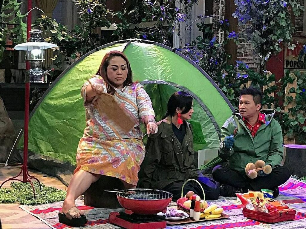 Ini Alasan Nunung Ngompol Saat Ketawa Terbahak-bahak Ini Alasan Nunung Ngompol Saat Ketawa Terbahak-bahak