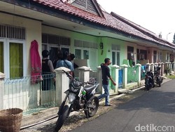 Densus Tangkap dan Geledah Rumah Terduga Teroris di Tasikmalaya
