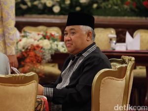 Din Syamsuddin Kritik Pemerintah: Larang Salat di Masjid Tapi Bandara Numpuk Din Syamsuddin Kritik Pemerintah: Larang Salat di Masjid Tapi Bandara Numpuk