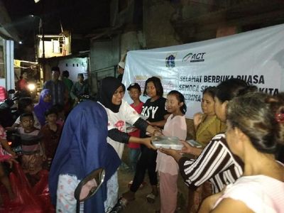 Asyiknya Warga di 111 RW se-DKI Jakarta Dapat Bukber Gratis
