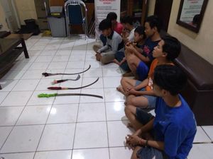 Bawa Senjata Tajam dan Berniat Tawuran, 7 Remaja Diringkus