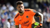Benoit Costil harus tersingkir dari persaingan tiga kiper utama Prancis. Les Bleus lebih memilih Hugo Lloris sebagai kapten, Steve Mandanda, dan Alphonse Areola AFP PHOTO / PASCAL GUYOT