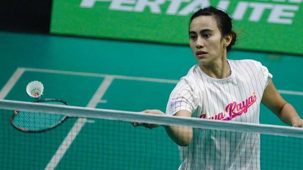 Tangguh di Lapangan, Gaya Harian Pebulu Tangkis Cantik Ini Buat Meleleh